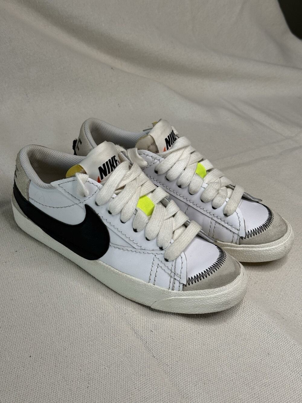 Nike Blazer Low '77 Jumbo Swoosh - Womens Size 8 Shoes Classic White Black